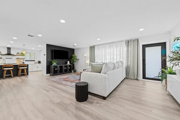 $2,199,999 | 581 Southeast 5th Avenue, Pompano Beach, FL 33060