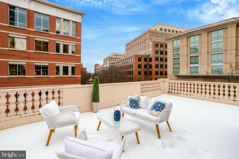 $835,000 | 2121 Jamieson Avenue, Unit 401, Alexandria, VA 22314