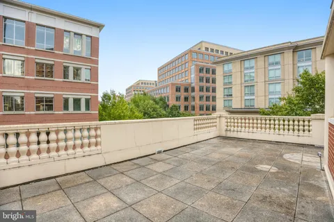 $835,000 | 2121 Jamieson Avenue, Unit 401, Alexandria, VA 22314