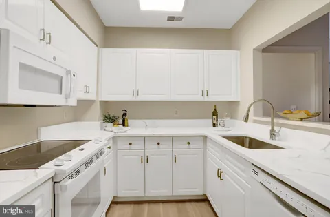 $835,000 | 2121 Jamieson Avenue, Unit 401, Alexandria, VA 22314