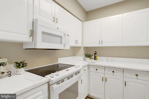 $835,000 | 2121 Jamieson Avenue, Unit 401, Alexandria, VA 22314