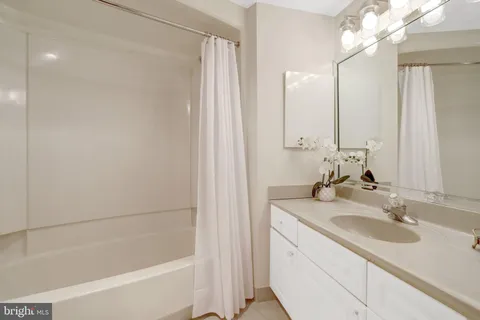 $835,000 | 2121 Jamieson Avenue, Unit 401, Alexandria, VA 22314