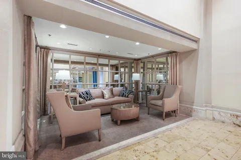 $835,000 | 2121 Jamieson Avenue, Unit 401, Alexandria, VA 22314