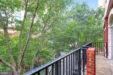 $835,000 | 2121 Jamieson Avenue, Unit 401, Alexandria, VA 22314