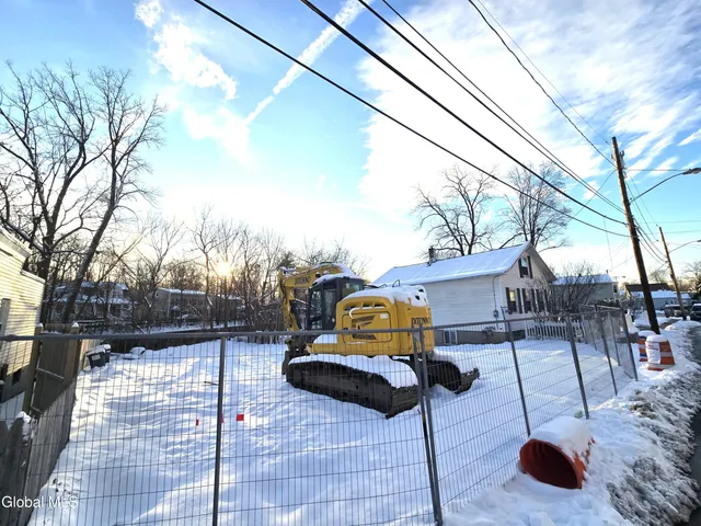 $16,700 | 136 2nd Avenue, Rensselaer, NY 12144