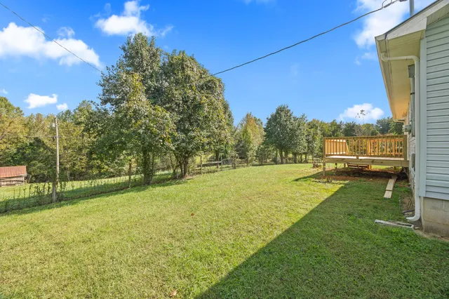 a view of a yard with a house