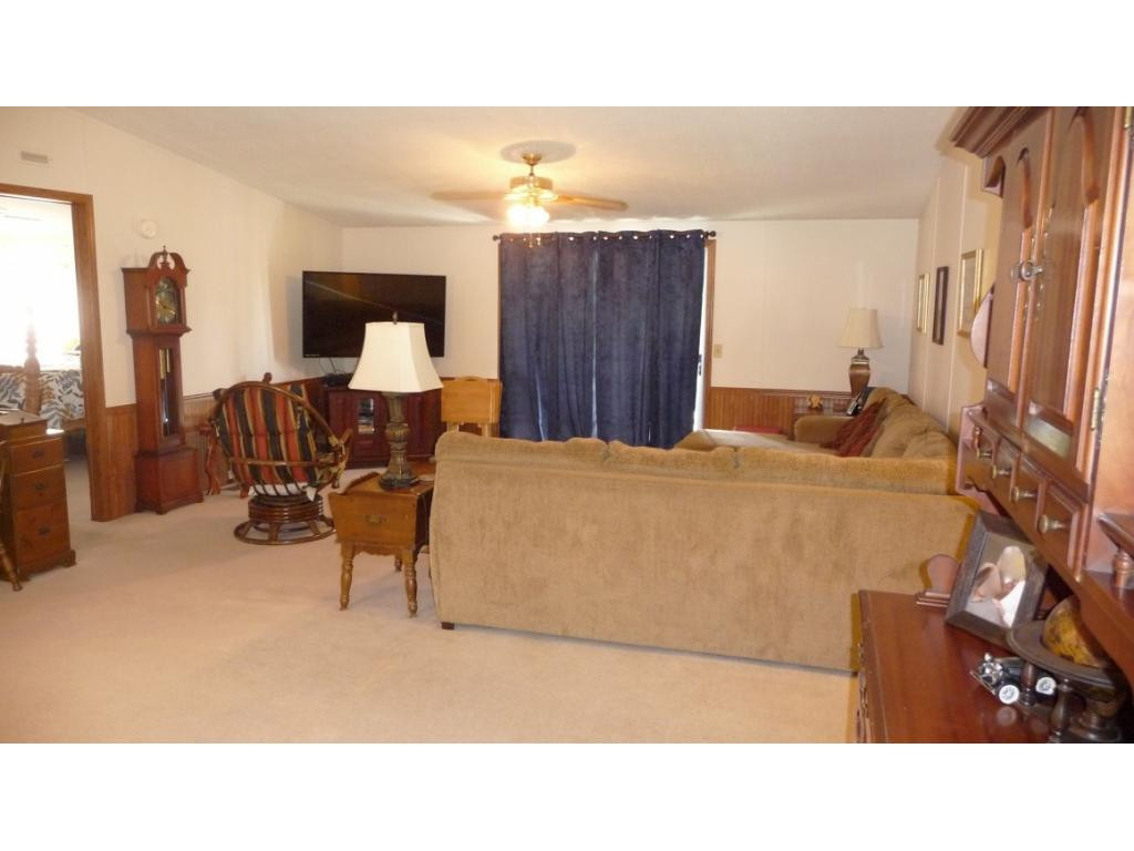 281 Sunnyview Road Greeneville, TN 37743 - Photo 3 of 23 Living Room