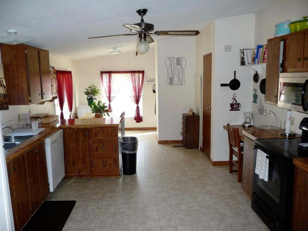 281 Sunnyview Road Greeneville, TN 37743 - Photo 8 of 23 Kitchen