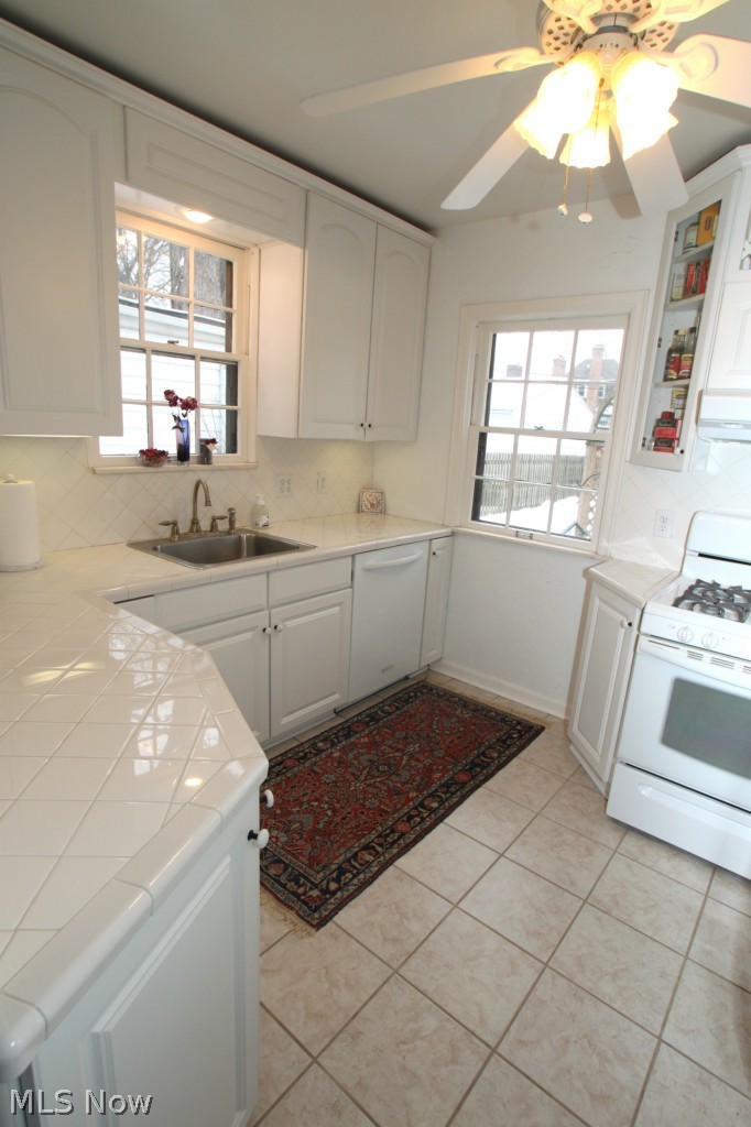 2592 Fenwick Road Cleveland, OH 44118 - Photo 11 of 25