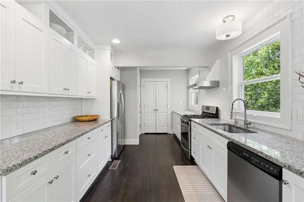 $765,000 | 2304 Pembrook Place Northeast, Atlanta, GA 30324