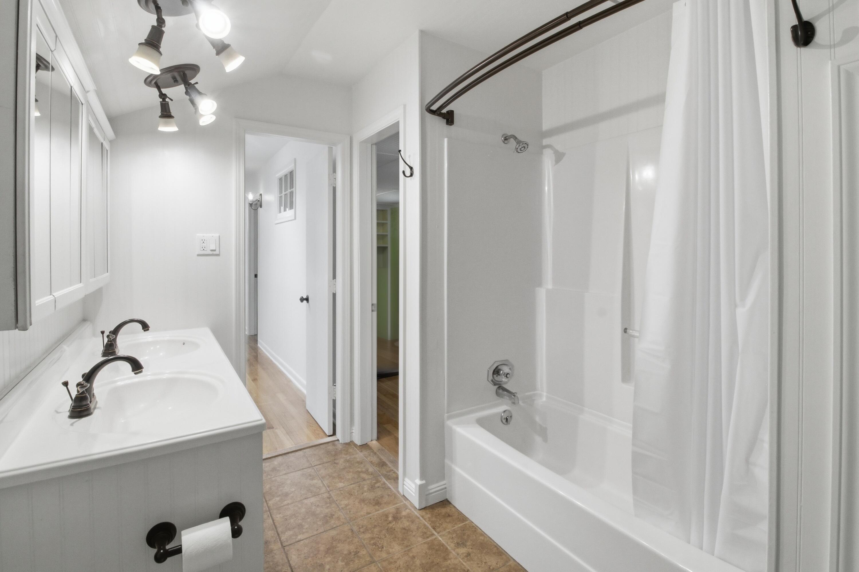 103 County Rd S-18-491 Summerville, SC 29485 - Photo 29 of 49 Bathroom 2