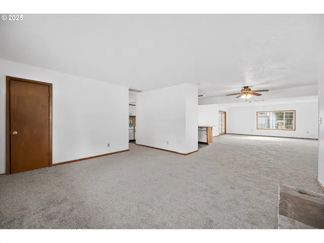 a view of a livingroom with furniture