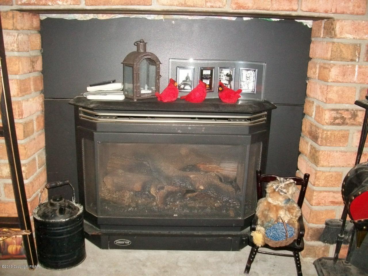 1176 Boulder Road Blakeslee, PA 18610 - Photo 3 of 28 a room with furniture and wooden floor