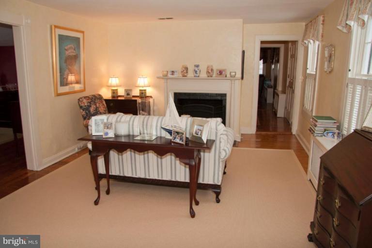 501 Garrison Forest Road Owings Mills, MD 21117 - Photo 11 of 30 Living Room
