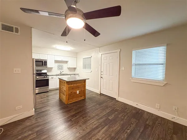 $1,100 | 5928 Fletcher Avenue, Unit 2, Fort Worth, TX 76107