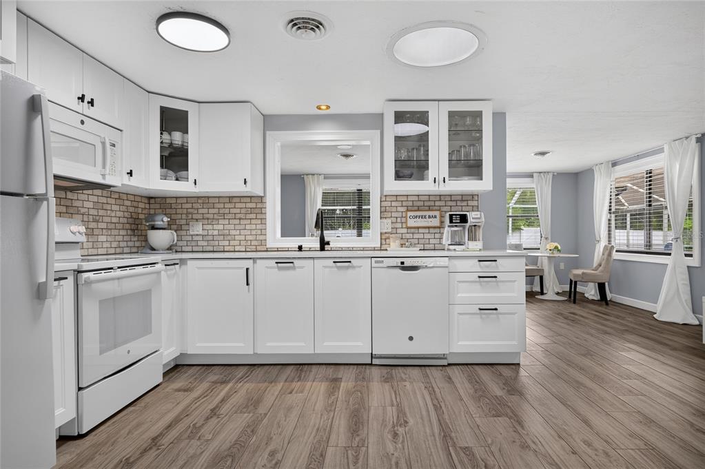 3135 Nocturne Road Venice, FL 34293 - Photo 9 of 42 Gallery Image 9
