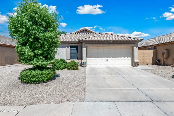 $2,200 | 2075 South Peppertree Drive, Gilbert, AZ 85295