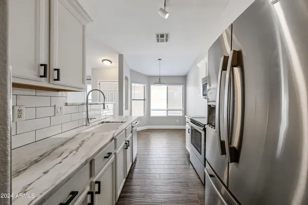 $2,200 | 2075 South Peppertree Drive, Gilbert, AZ 85295