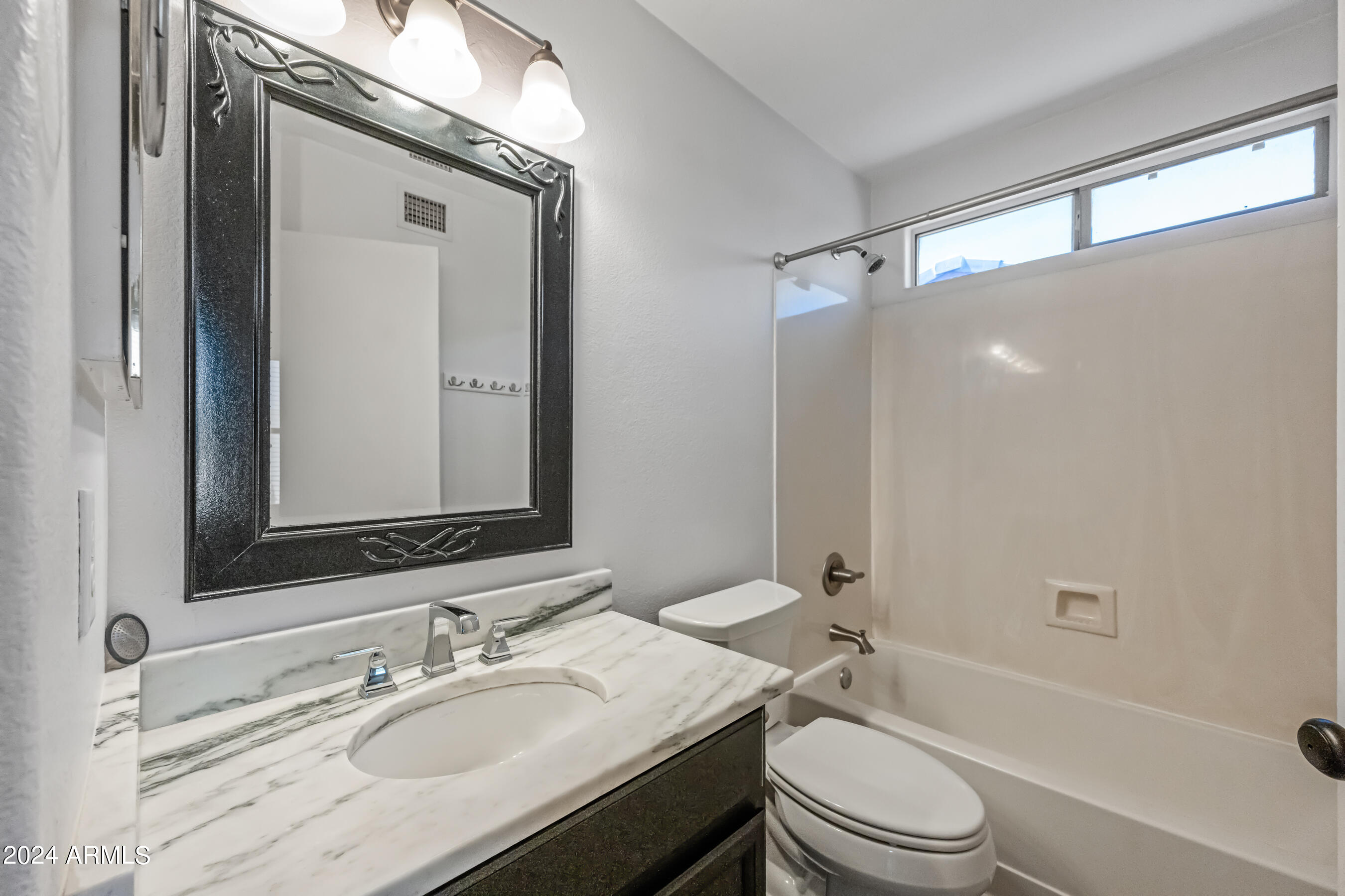 2075 South Peppertree Drive Gilbert, AZ 85295 - Photo 22 of 28 22-2075SPD-ocupix-LR2