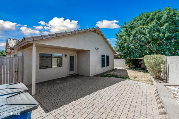 $2,200 | 2075 South Peppertree Drive, Gilbert, AZ 85295