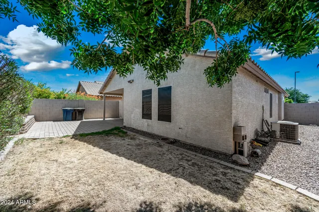 $2,300 | 2075 South Peppertree Drive, Gilbert, AZ 85295