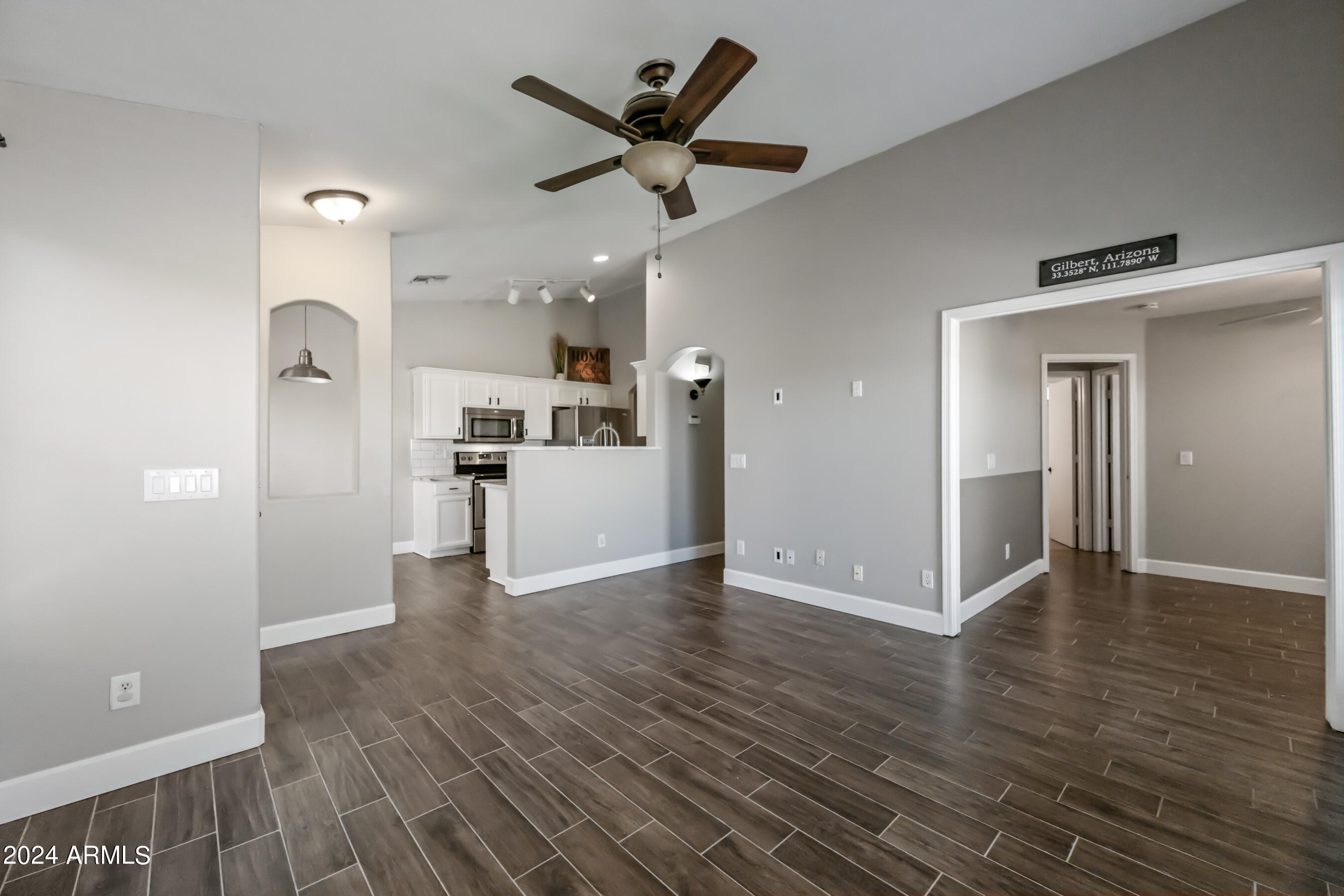 2075 South Peppertree Drive Gilbert, AZ 85295 - Photo 4 of 28 4-2075SPD-ocupix-LR2