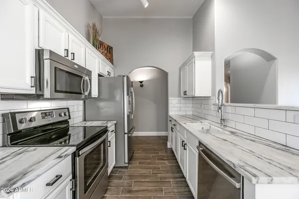 $2,200 | 2075 South Peppertree Drive, Gilbert, AZ 85295