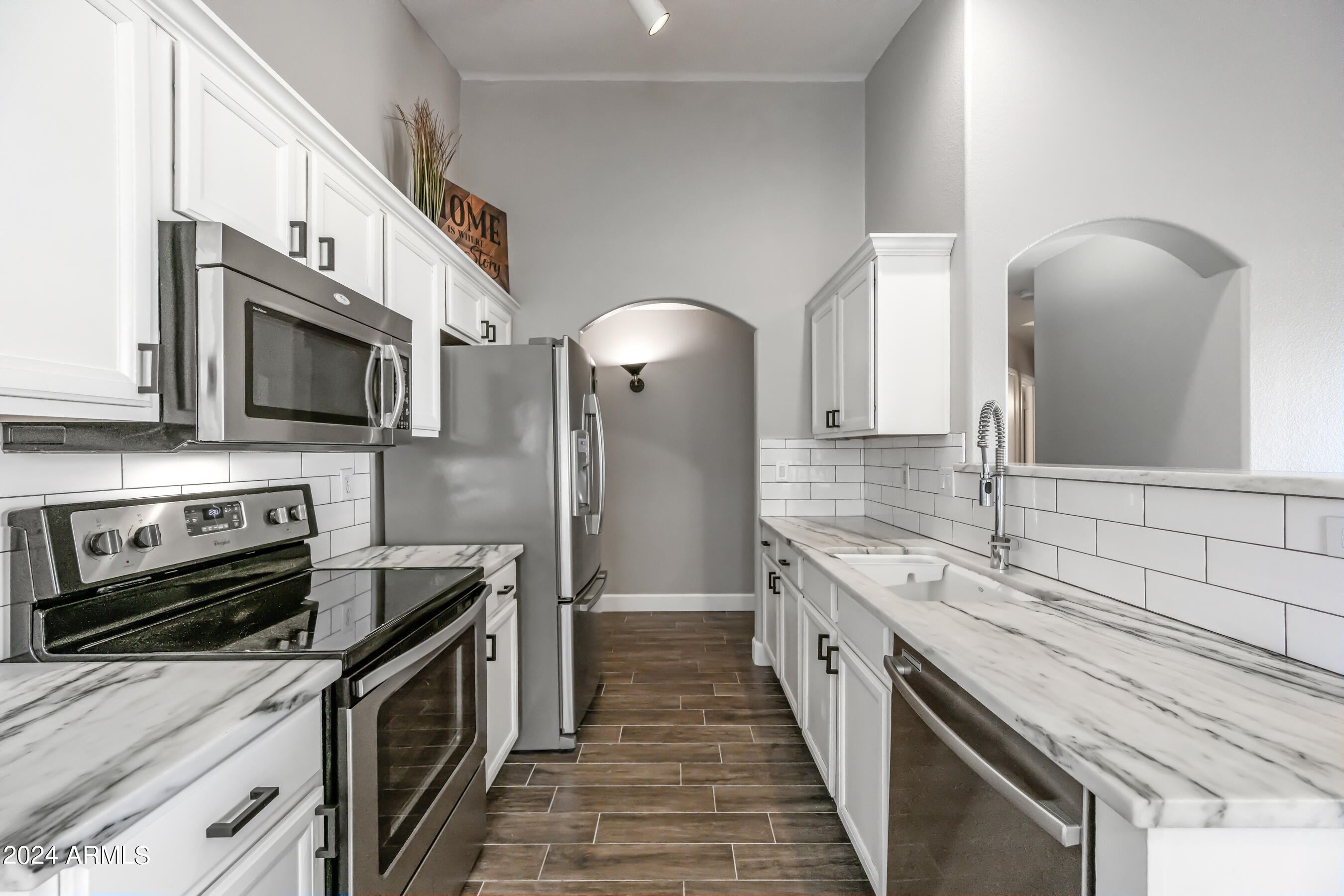 2075 South Peppertree Drive Gilbert, AZ 85295 - Photo 8 of 28 8-2075SPD-ocupix-LR2