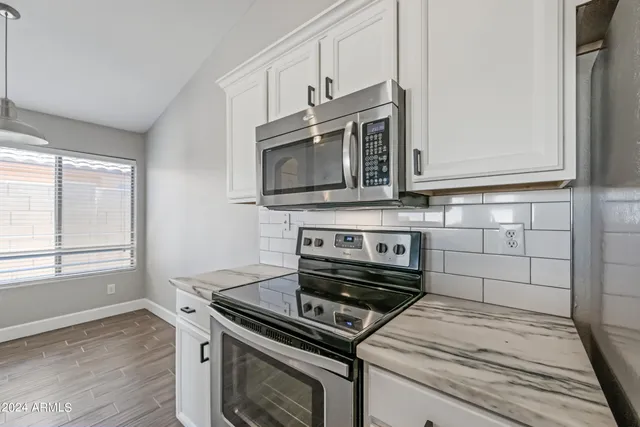 $2,300 | 2075 South Peppertree Drive, Gilbert, AZ 85295