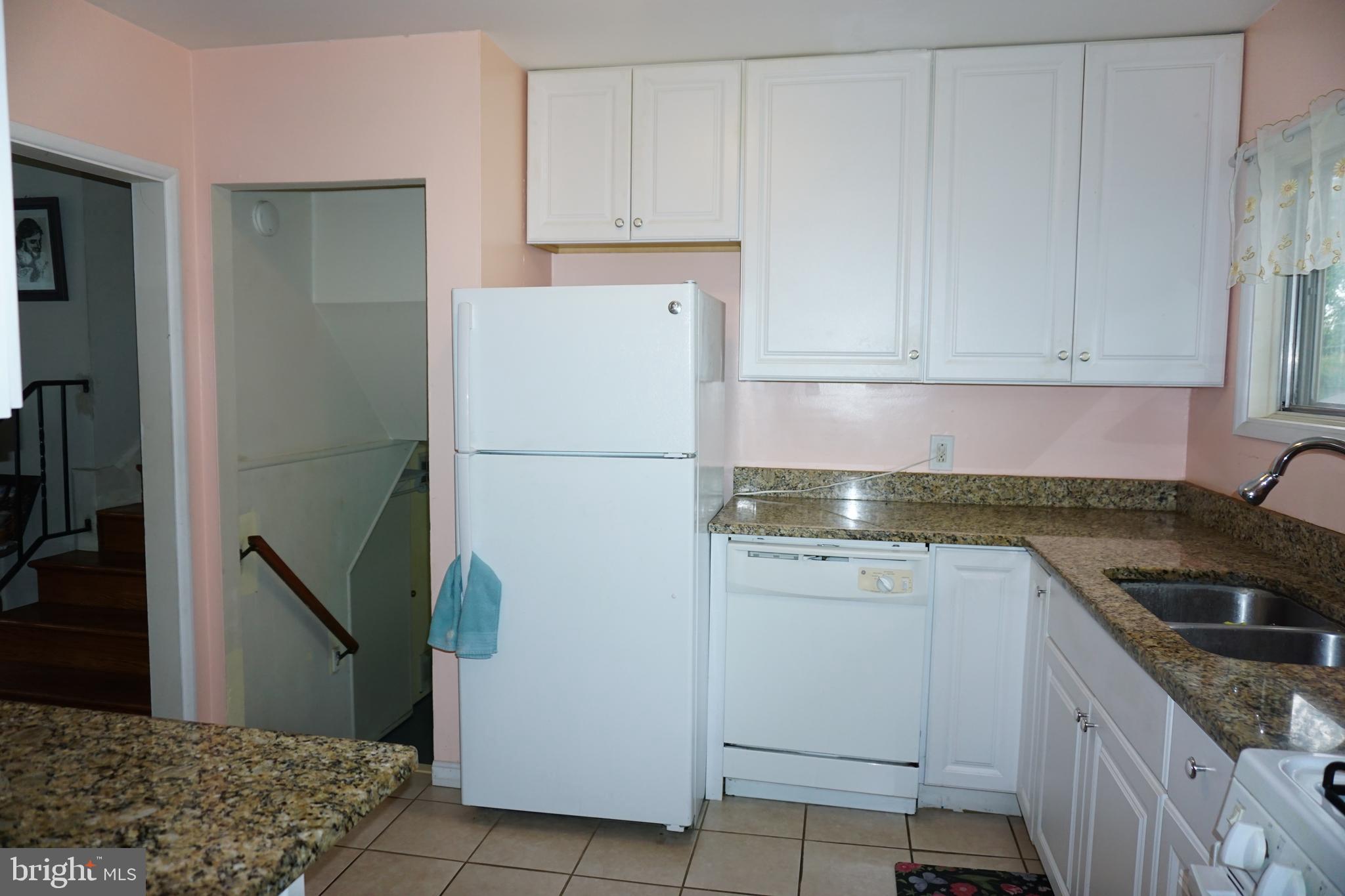5904 Charnwood Road Baltimore, MD 21228 - Photo 9 of 20 kitchen