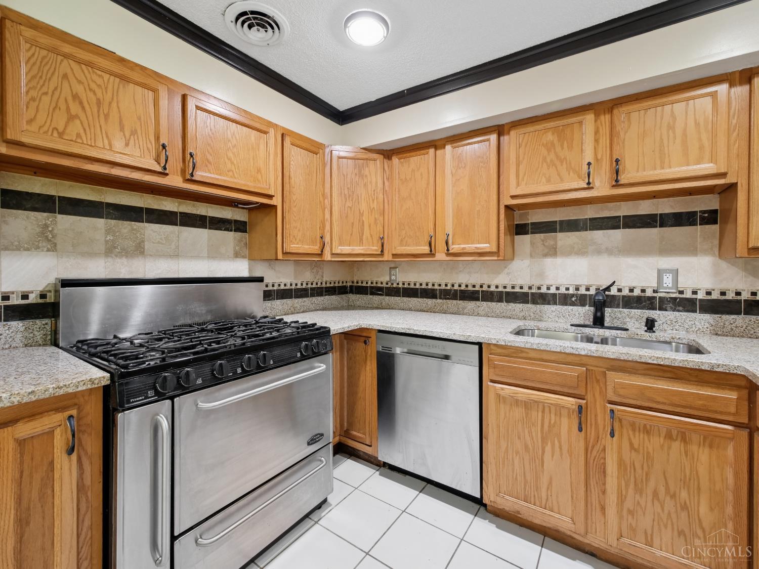 11623 Kenn Road Cincinnati, OH 45240 - Photo 13 of 33