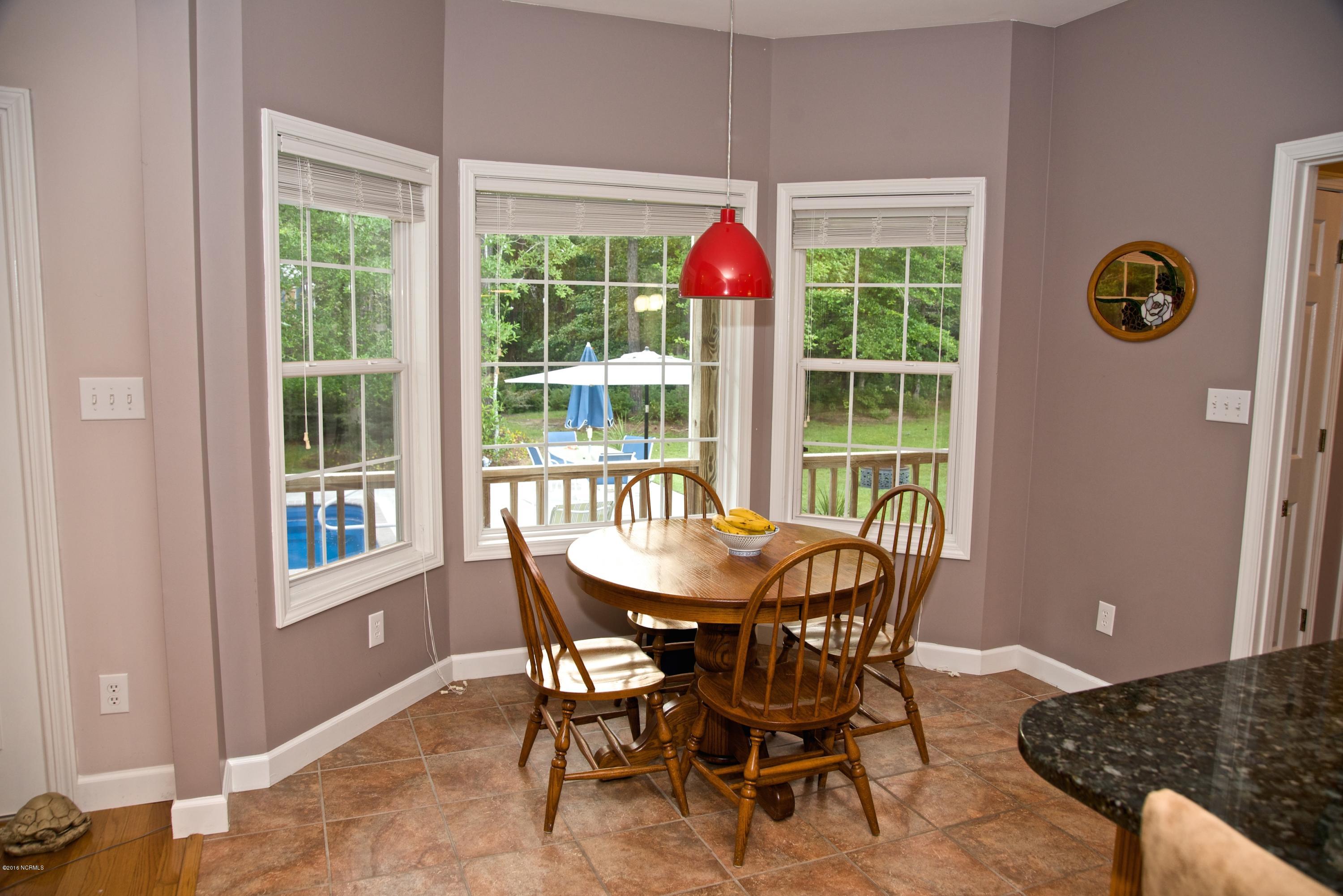 414 Hardy Road Newport, NC 28570 - Photo 13 of 31 Breakfast area