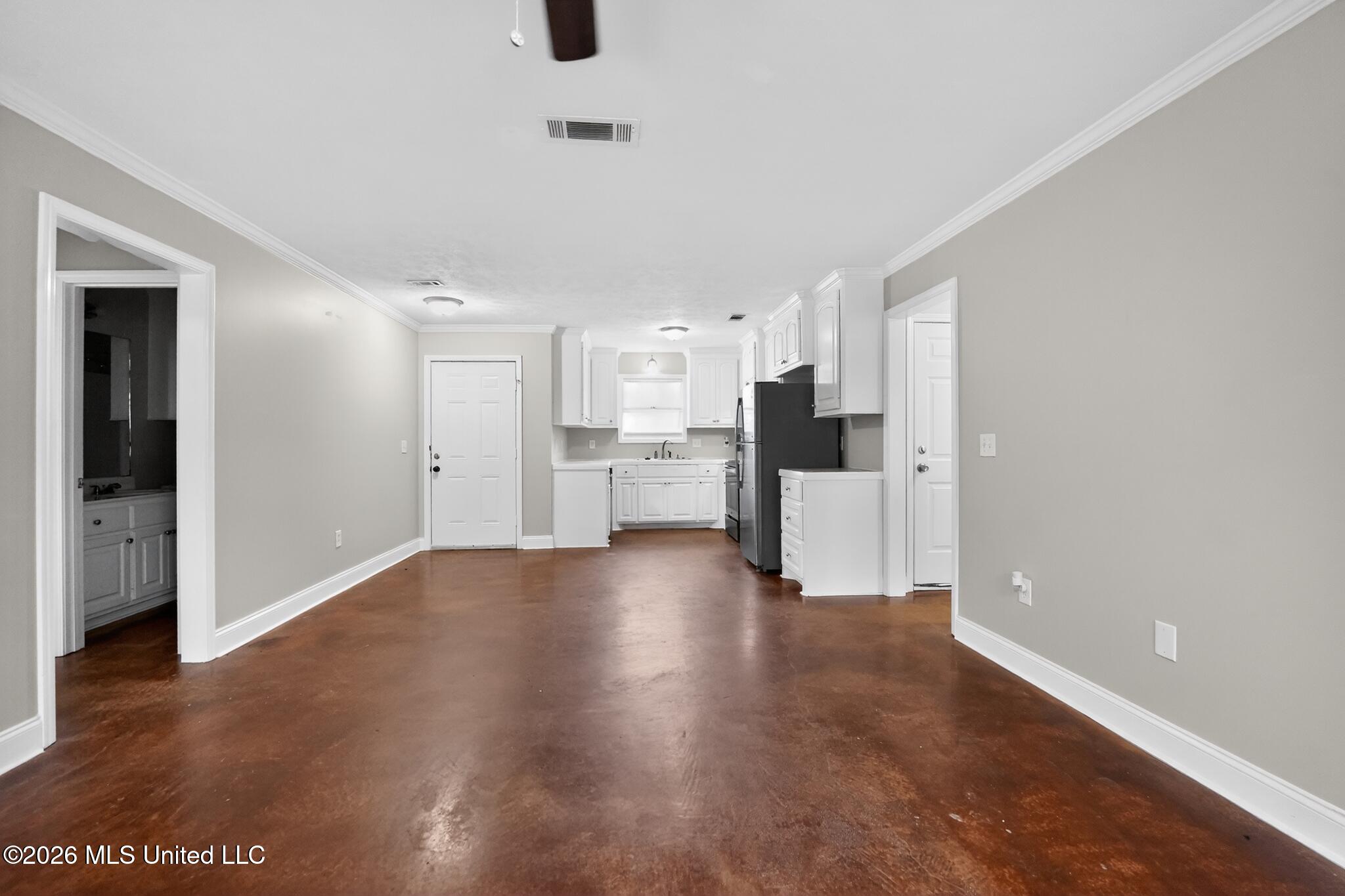 215 David Street Pearl, MS 39208 - Photo 8 of 15 10_215_David_St-Living_room-7575