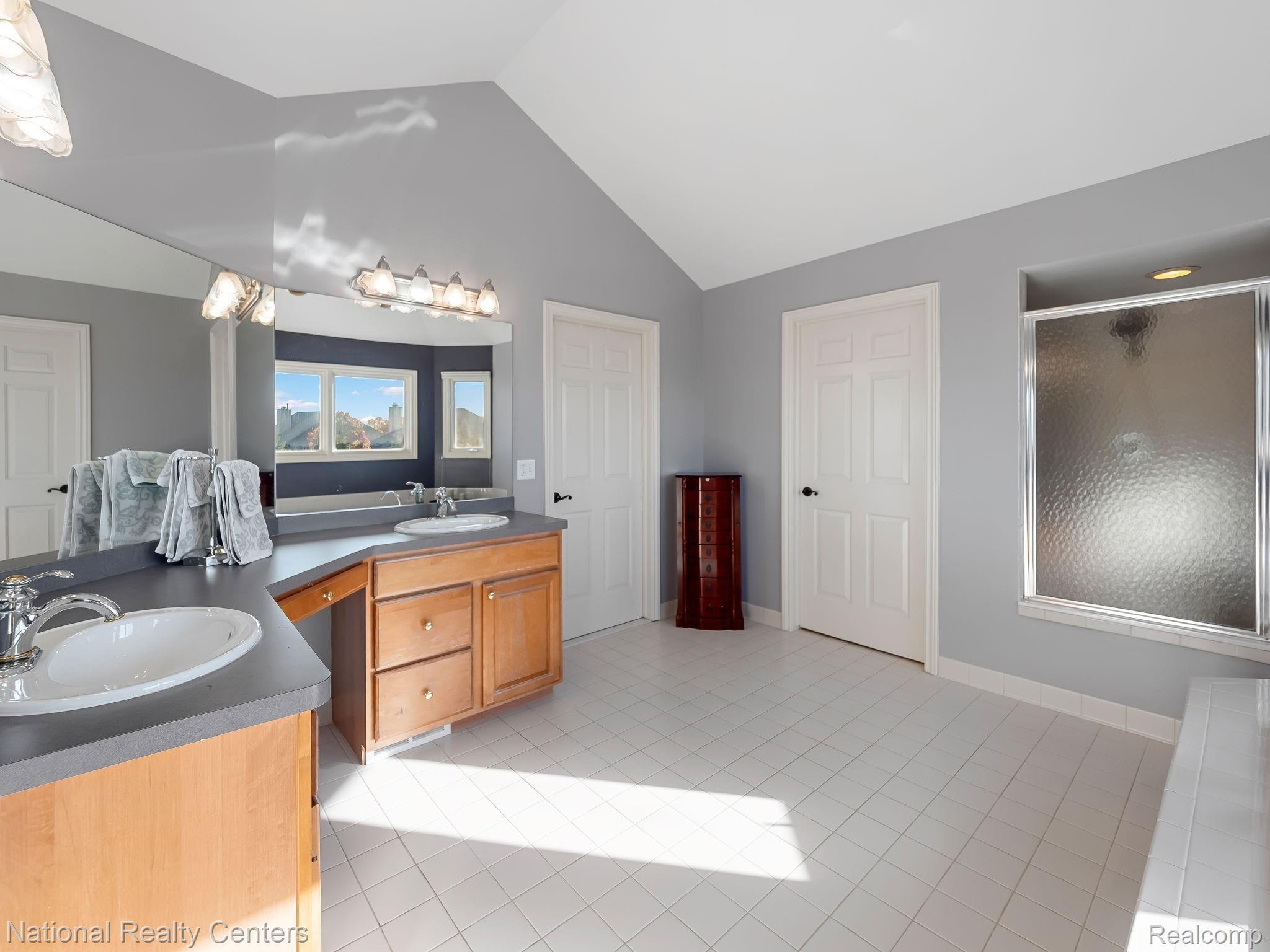 48083 Gladstone Road Canton, MI 48188 - Photo 22 of 38 Master Bath