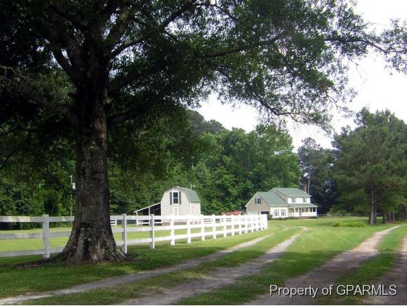 657 Hugo Road Kinston, NC 28501 - Photo 1 of 20 Primary Photo