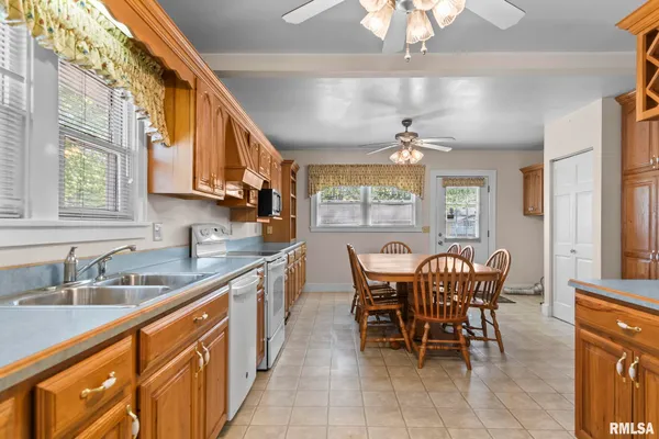 $169,000 | 2008 Holmes Avenue, Springfield, IL 62704