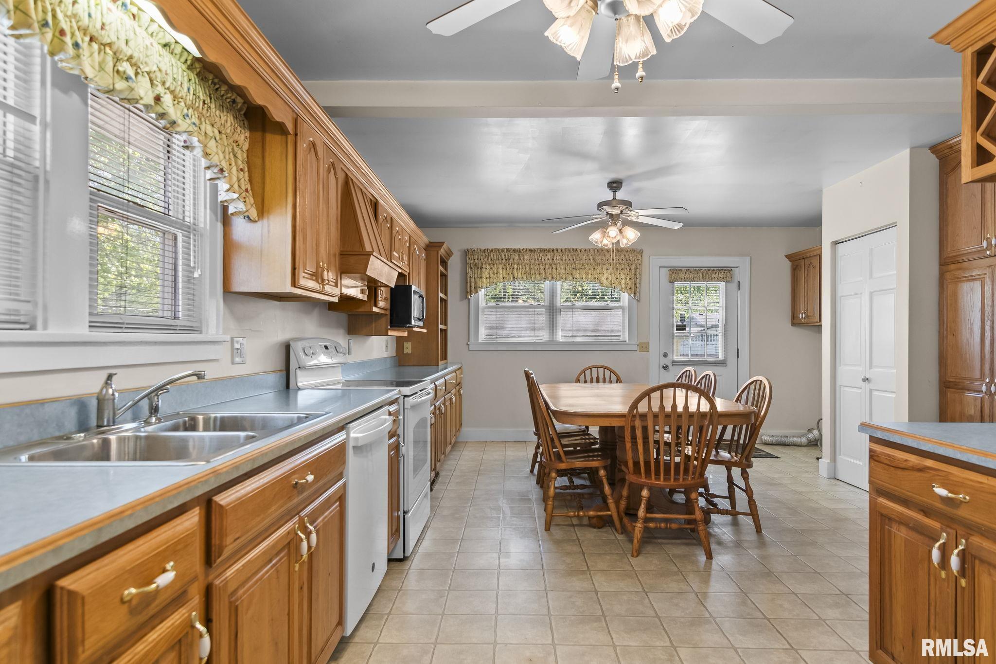 2008 Holmes Avenue Springfield, IL 62704 - Photo 13 of 37