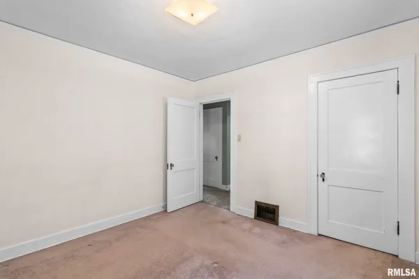 $169,000 | 2008 Holmes Avenue, Springfield, IL 62704