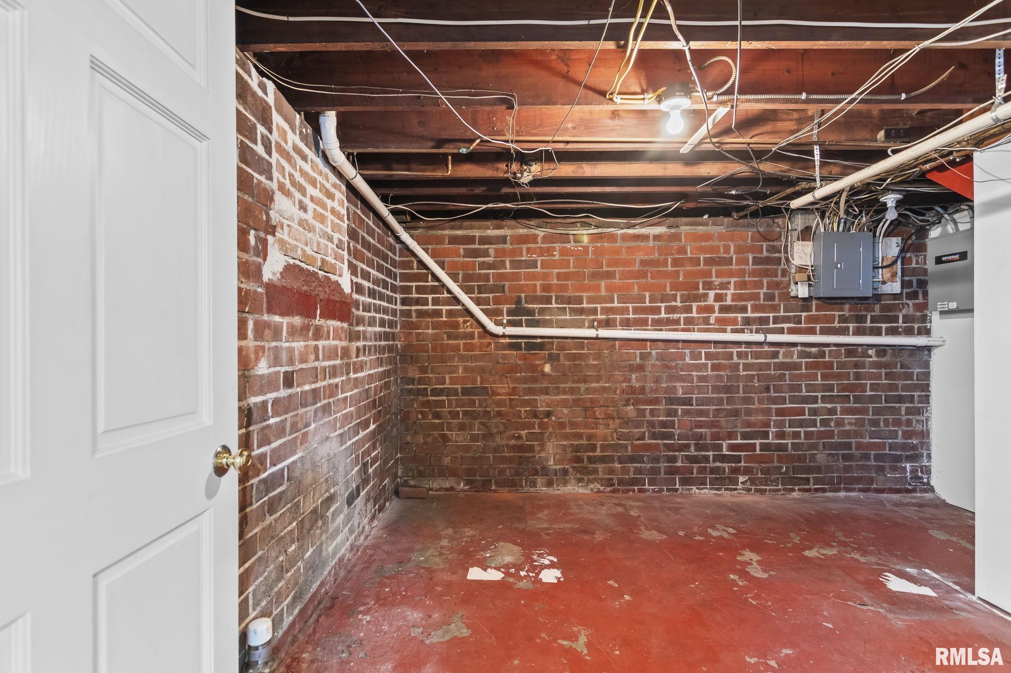 2008 Holmes Avenue Springfield, IL 62704 - Photo 32 of 37