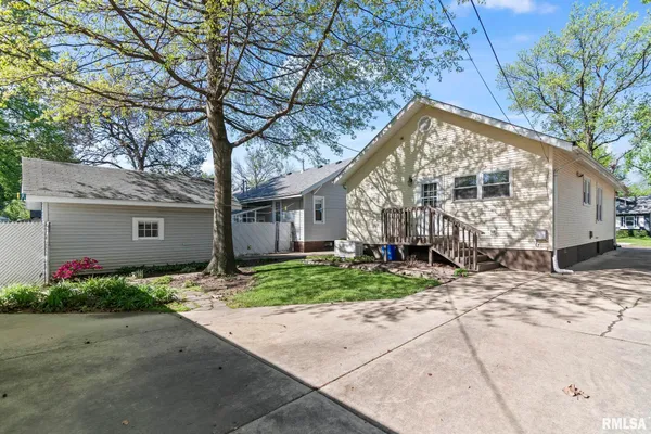 $169,000 | 2008 Holmes Avenue, Springfield, IL 62704
