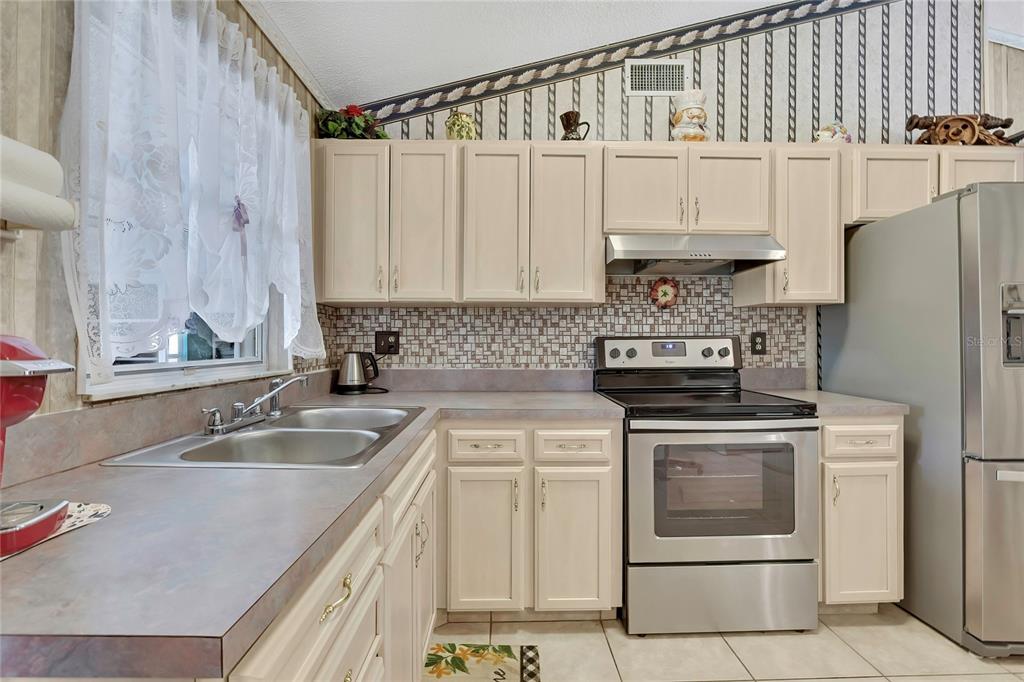 3353 Murrow Street New Port Richey, FL 34655 - Photo 11 of 35