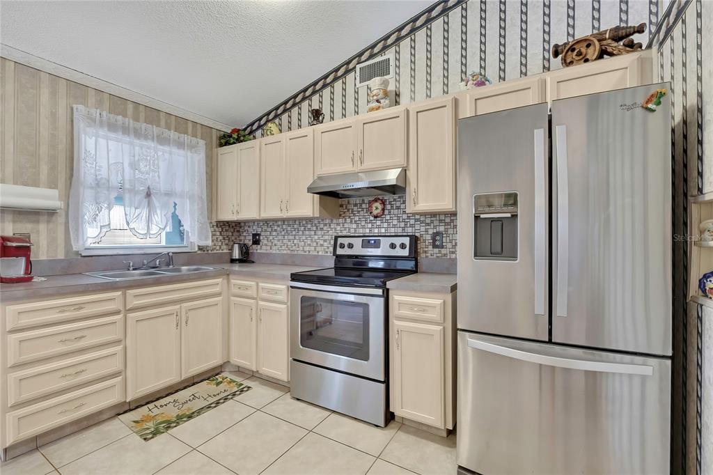 3353 Murrow Street New Port Richey, FL 34655 - Photo 9 of 35