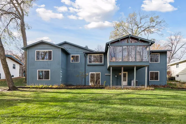 $575,000 | 6241 Dogwood Avenue, Excelsior, MN 55331