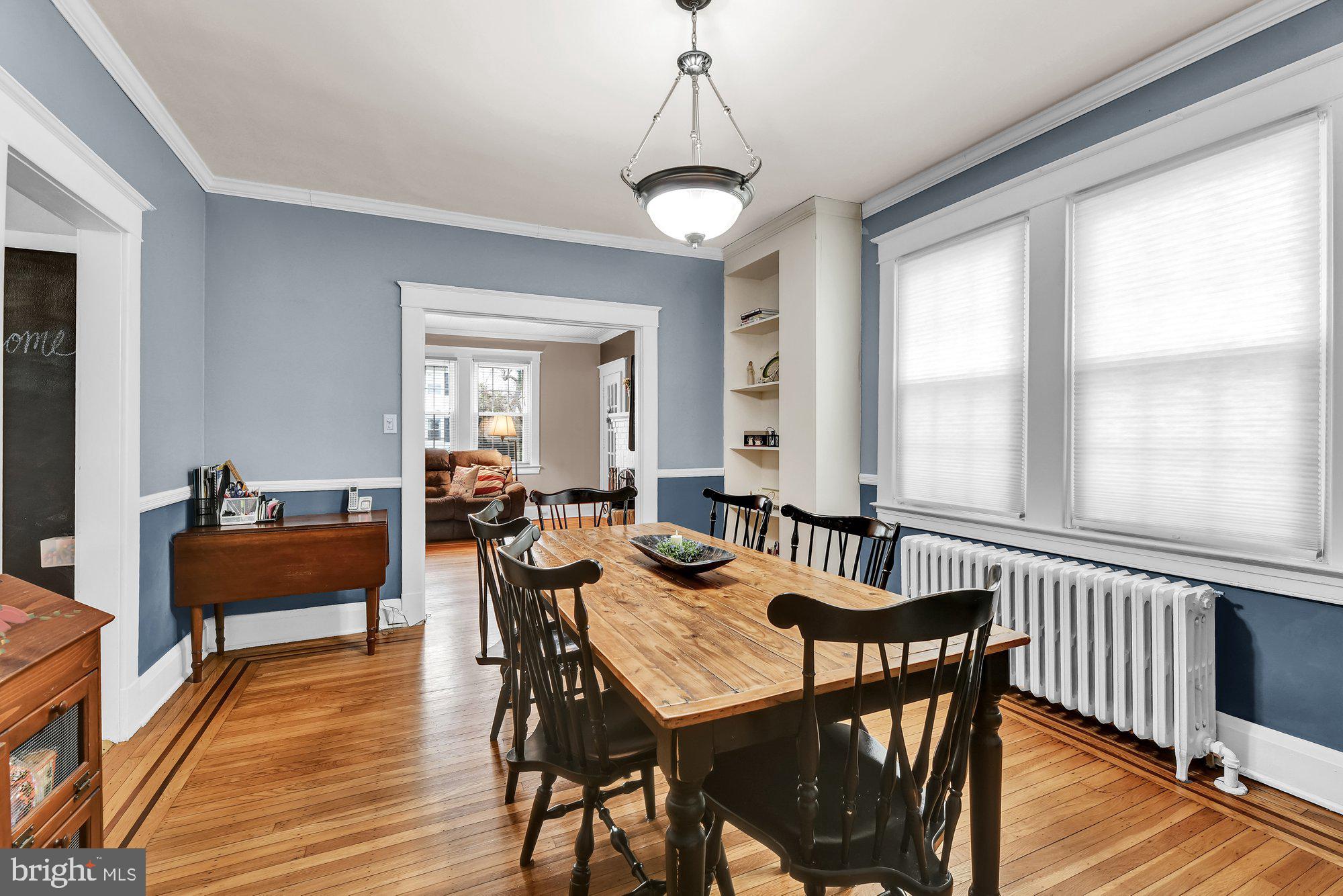 648 Aldershot Road Baltimore, MD 21229 - Photo 13 of 39 Crown moulding, chair rail and decorator paint