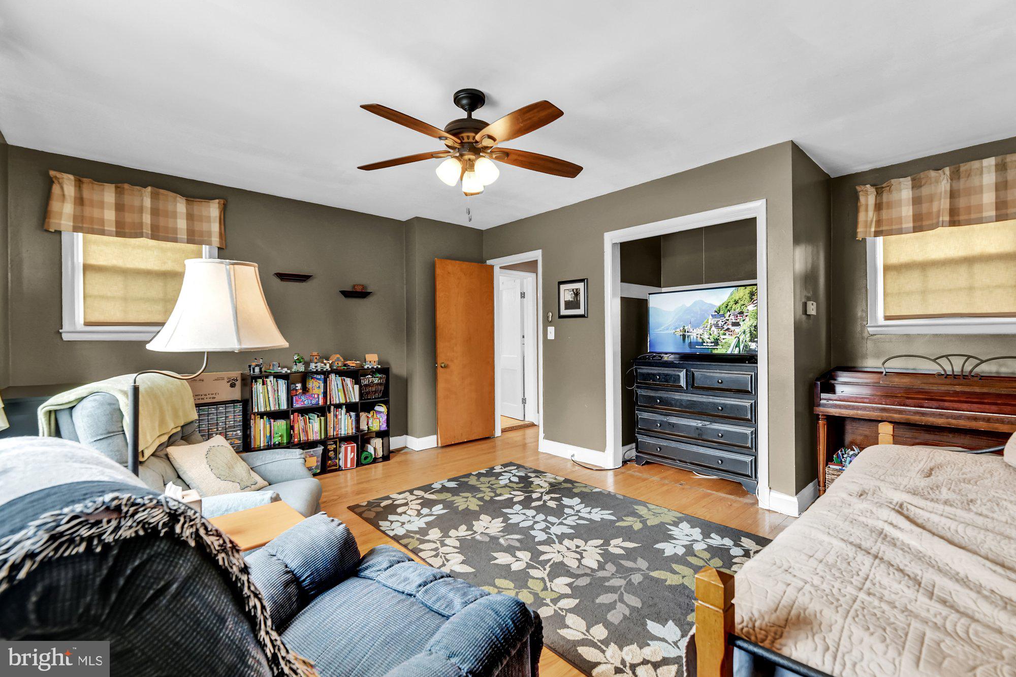 648 Aldershot Road Baltimore, MD 21229 - Photo 15 of 39 Main level bonus room w/adjoining full bath