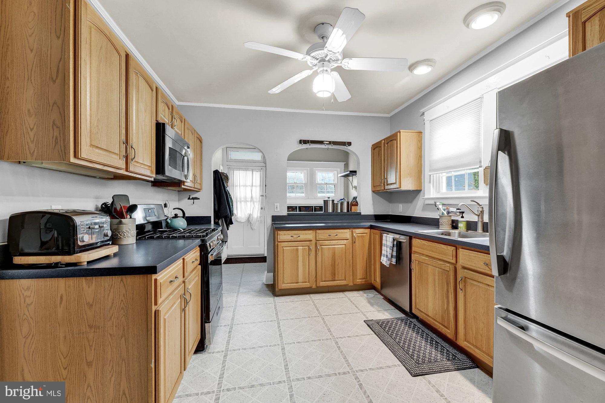 648 Aldershot Road Baltimore, MD 21229 - Photo 17 of 39 Large, sunny kitchen w/plenty of counter space