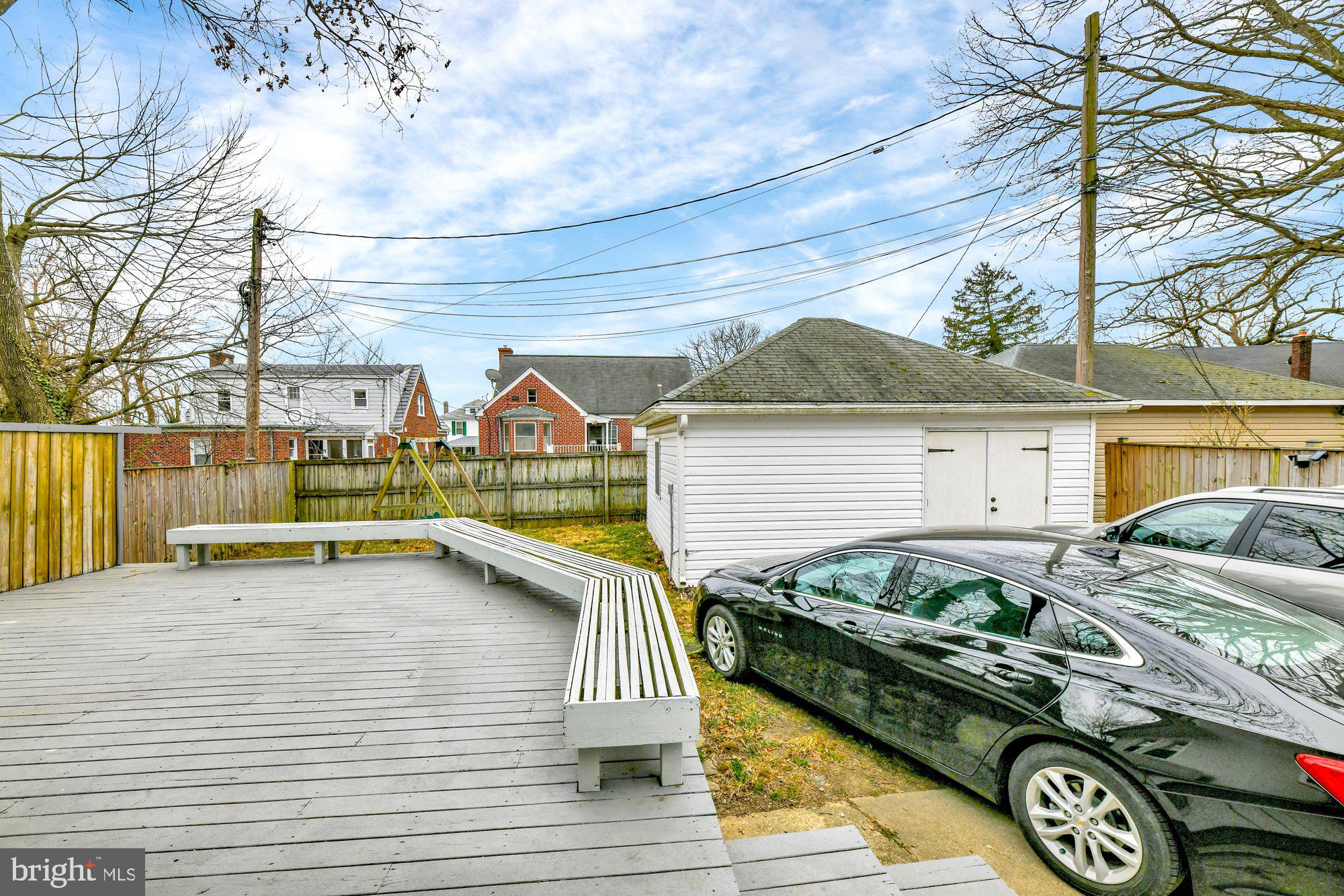 648 Aldershot Road Baltimore, MD 21229 - Photo 38 of 39 Large rear deck with built in seating