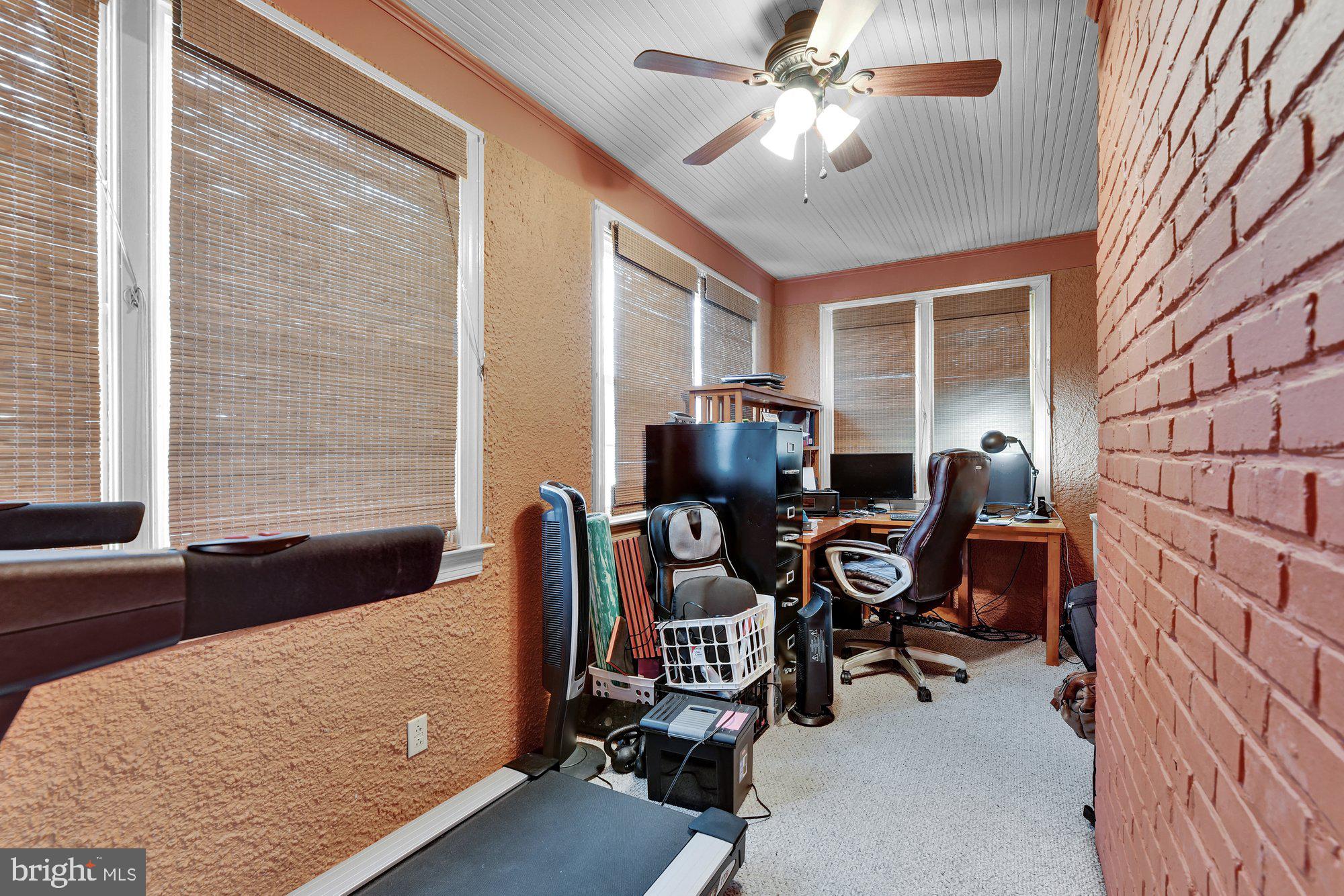 648 Aldershot Road Baltimore, MD 21229 - Photo 5 of 39 Main level Florida Room