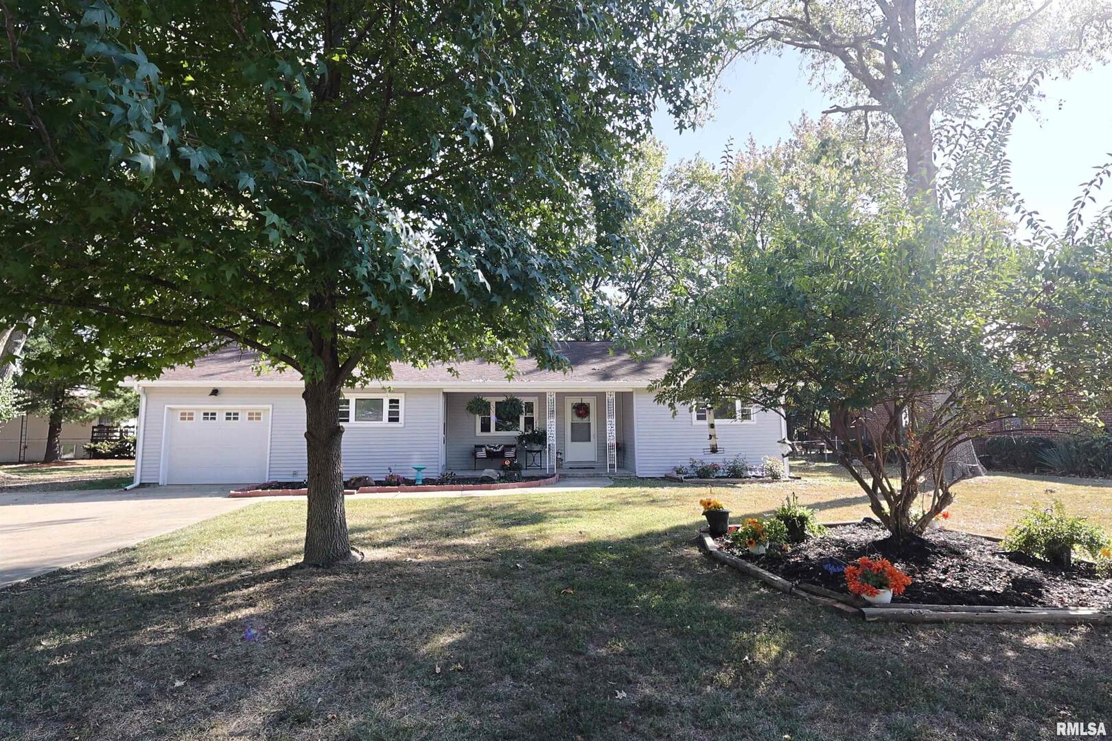 11 Ridge Road Centralia, IL 62801 - Photo 1 of 23