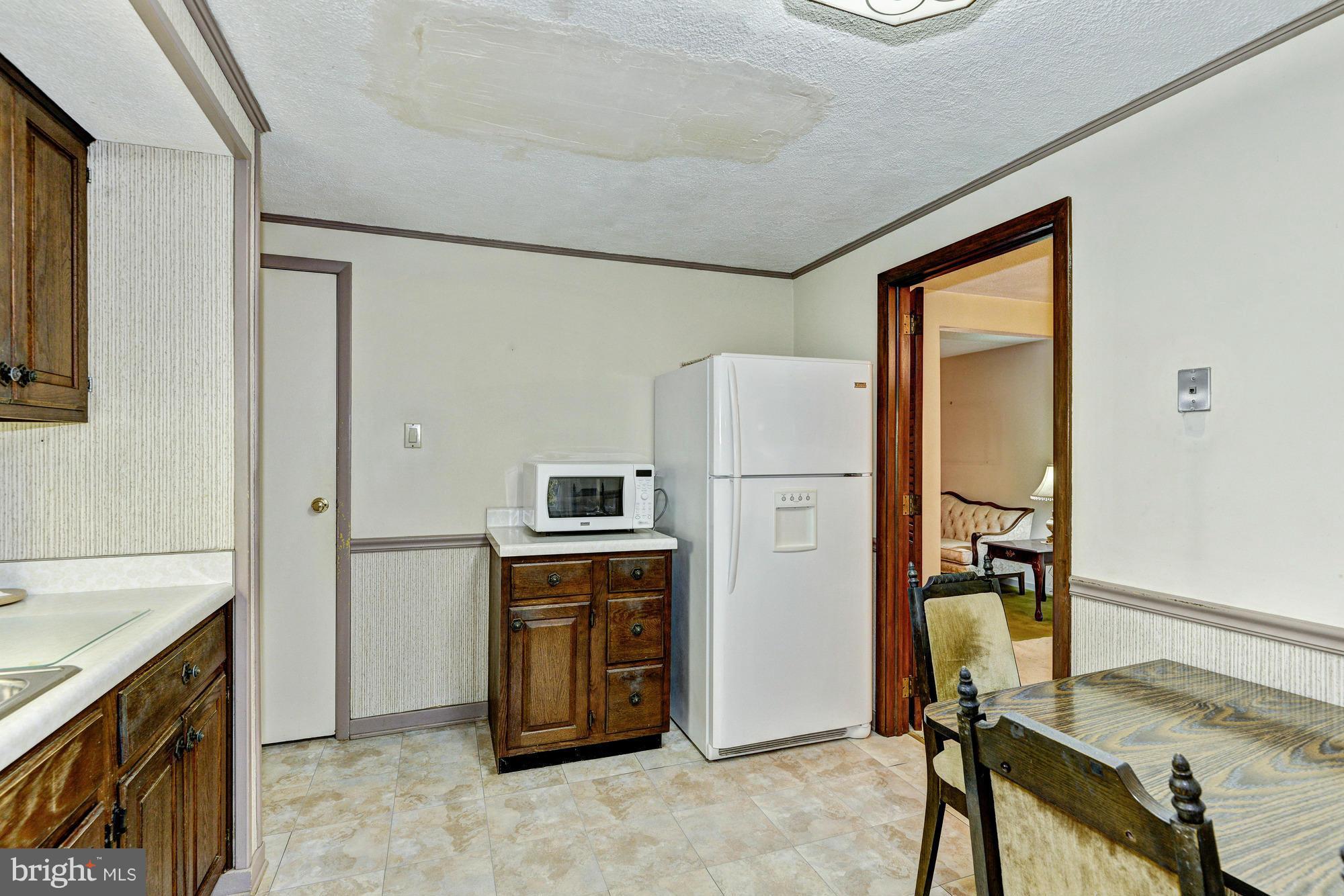 6157 Waiting Spring Columbia, MD 21045 - Photo 7 of 21 Kitchen
